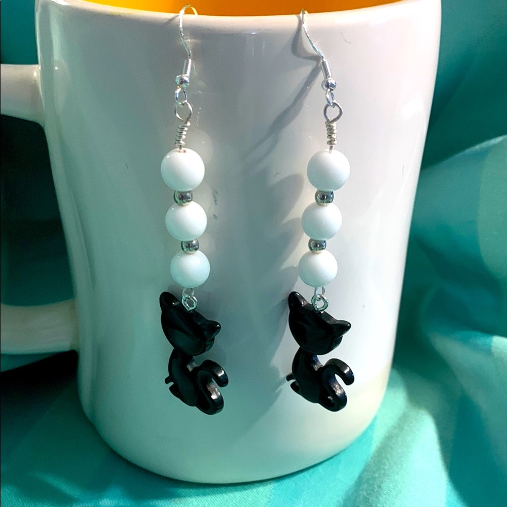 2/$15 🐈⬛ Black and White Cat Earrings - Picture 5 of 7